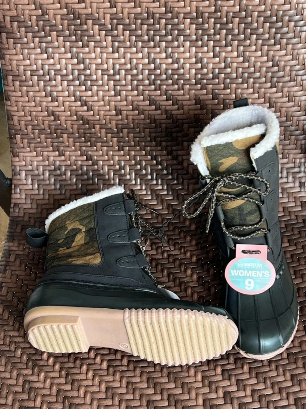 Magellan Outdoors Camouflage Winter Duck Boots Size 9 Waterproof Fleece Lined